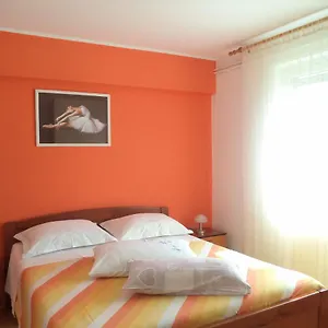  Apartment Valeriana